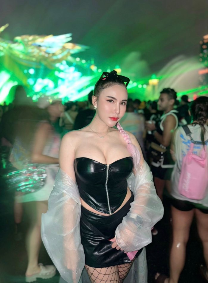 พิ้งกี้ เพ็ญนภาวรรณ พริตตี้